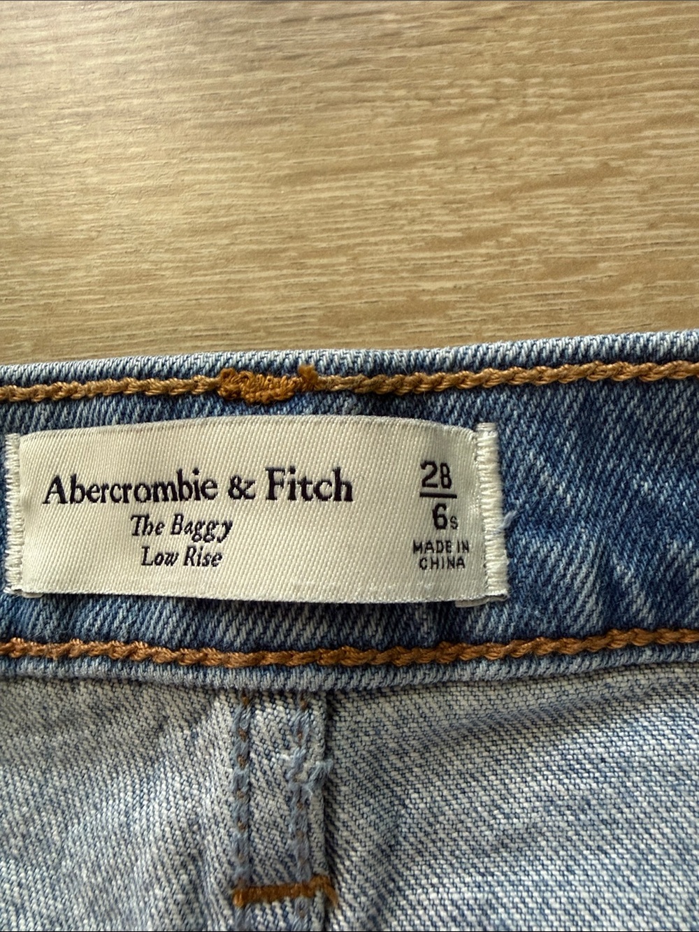 Abercrombie & Fitch Women's Light Blue Straight-Leg Jeans - Size 28 Short - Picture 4 of 7